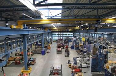 Vista del capannone di produzione dell'azienda NedTrain Componenten, che si occupa della manutenzione dei treni nei Paesi Bassi