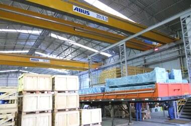 I carriponte con una capacità di carico di 20 t e 6,3 t sono utilizzati per la costruzione dei trasporti interni dell'azienda Eidt-Ciriex