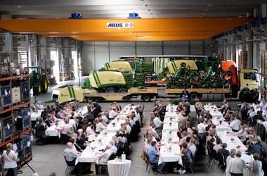 Cerimonia di inaugurazione del centro logistico per la produzione di tecnologia per macchine agricole 