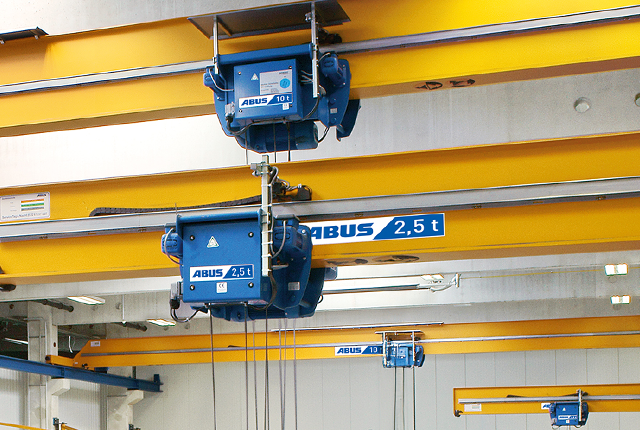 Carrello monorotaia ABUS serie E per la movimentazione compatta dei materiali e una tecnologia gru efficiente in ambito industriale.